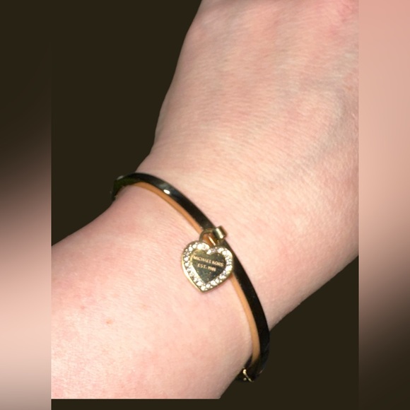 Michael Kors heart charm with crystal accents hinged bracelet. 2.3” MKJ5037710 - Picture 6 of 10